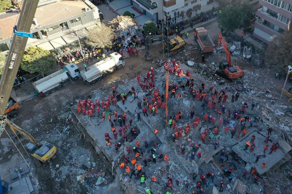 Depremde onlarca ki�inin alt�nda kalarak can verdi�i R�za Bey Apartman� davas�nda yeni geli�me!