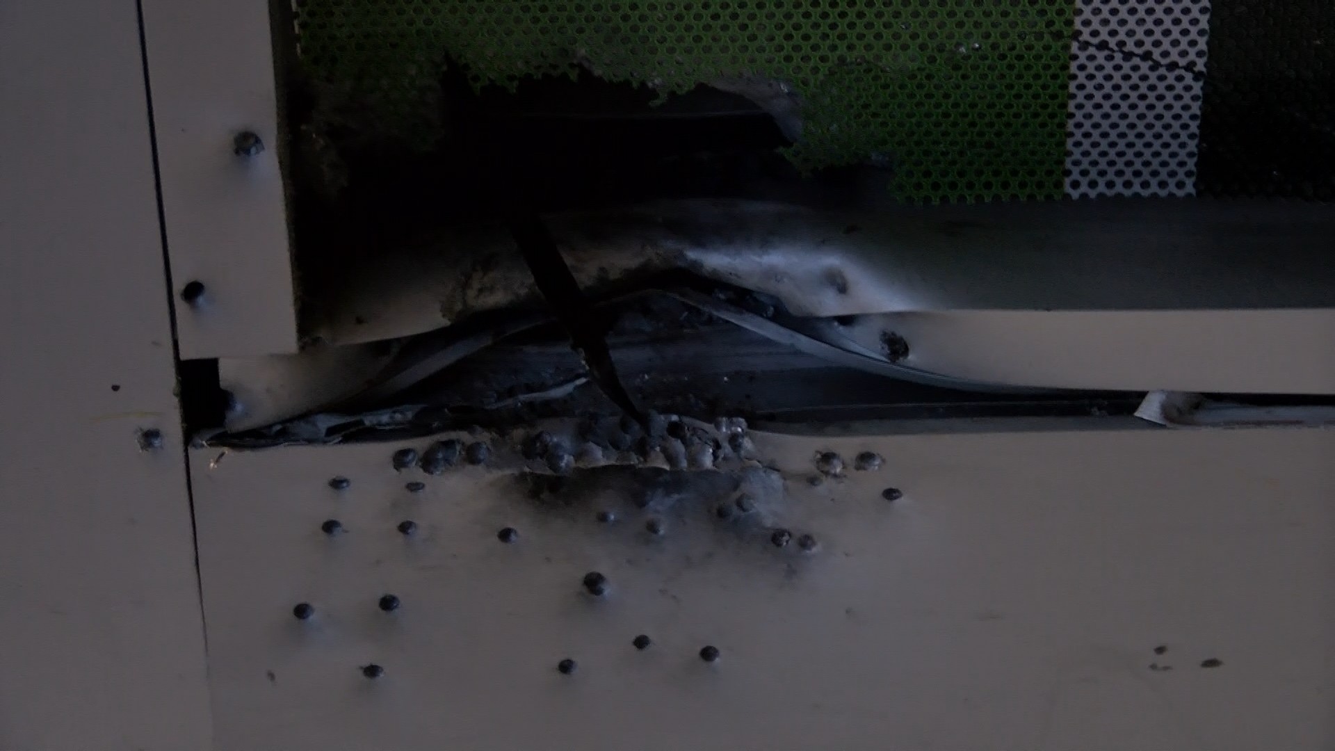 �ki grup aras�nda tart��ma, tekel bayisine deh�eti ya�atm��t�: �ah�slar yakaland�