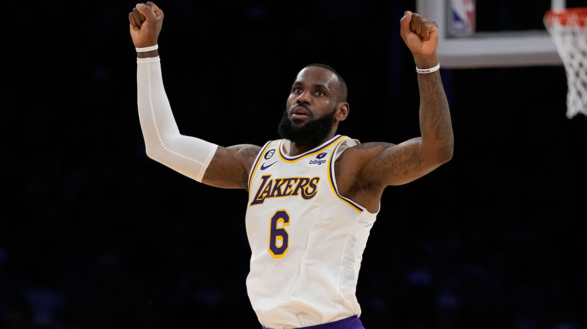 LeBron James, Kareem Abdul-Jabbar'�n rekoruna ko�uyor