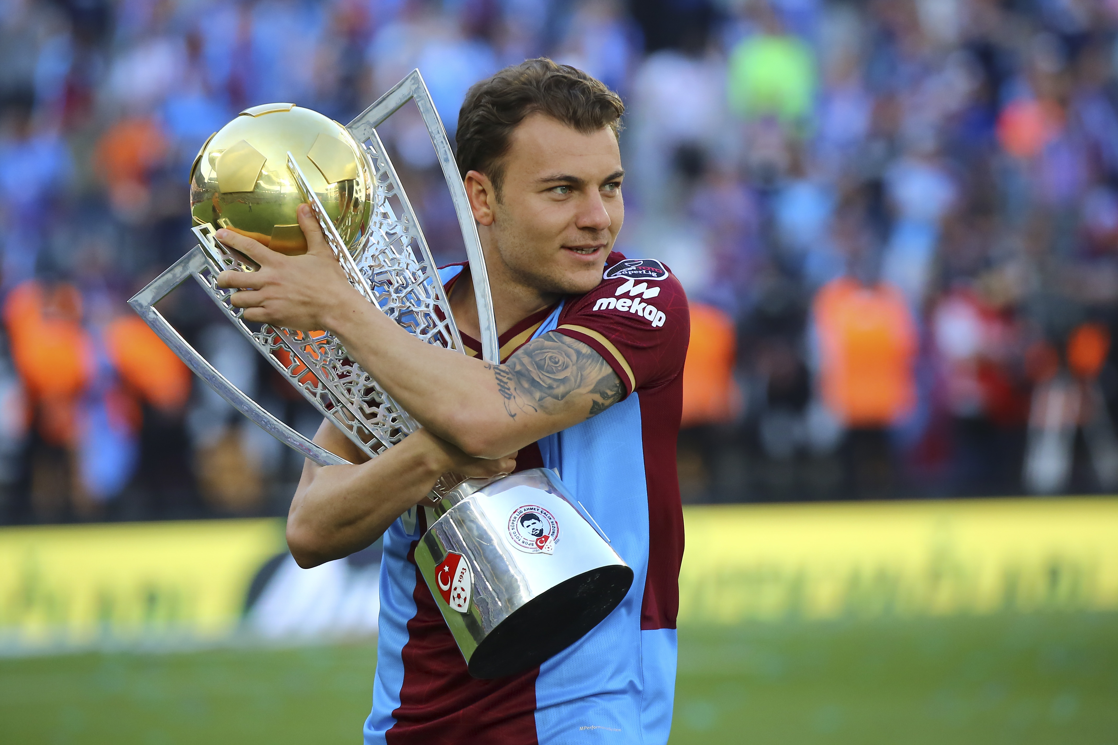 Trabzonspor, Yusuf Erdo�an ayr�l���n� a��klad�! Yeni adresi de belli oldu