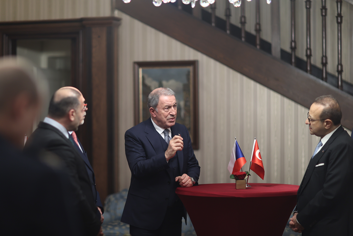 Bakan Akar'dan Babacan'a tepki: �HA ve S�HA'lar� �retenlere �amur atanlar� k�n�yoruz