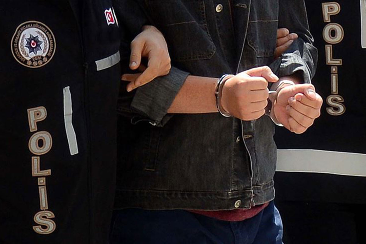 Bir i� yerinden h�rs�zl�k yapan �ah�s ayn� g�n yakaland�