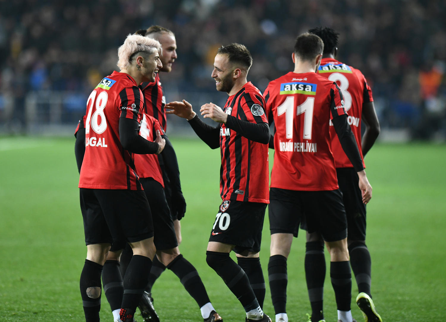 Gaziantep FK'n�n ilk yar� performans� hayal k�r�kl��� yaratt�