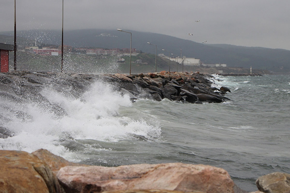 Meteoroloji Genel M�d�rl��� d�n art arda uyarm��t�: Marmara'da �iddetli f�rt�na