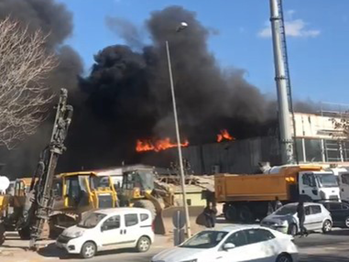 Ankara'da hal� fabrikas�nda yang�n