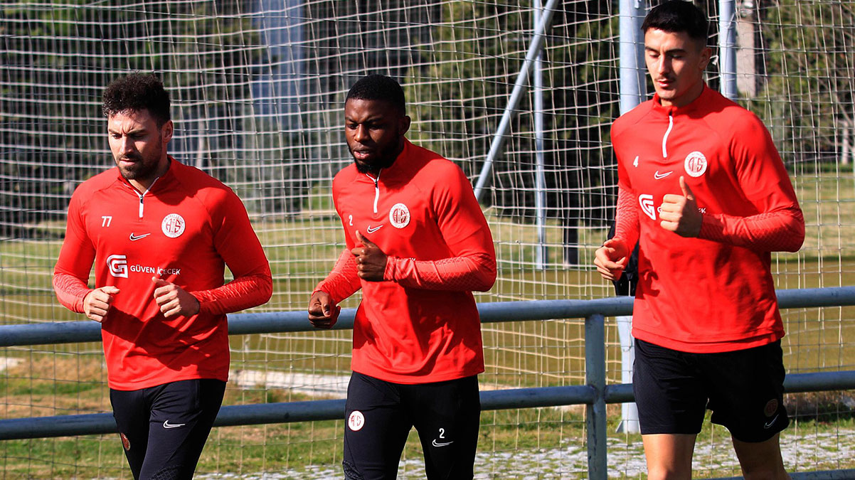 Antalyaspor'da Galatasaray mesaisi ba�lad�