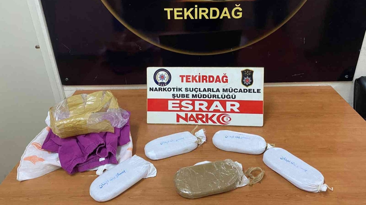 Takside 1 kilo uyuturucu ele geirildi