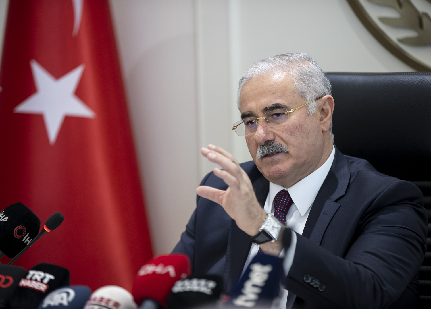 Yarg�tay Ba�kan�'ndan AYM a��klamas�: Rakip de�iliz