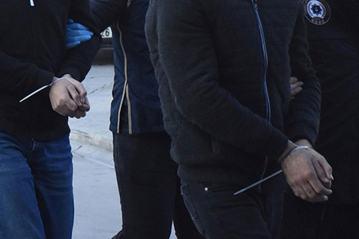 331 sentetik ecza hap� ge�iren ekipler 2 zanl�y� g�zalt�na ald�