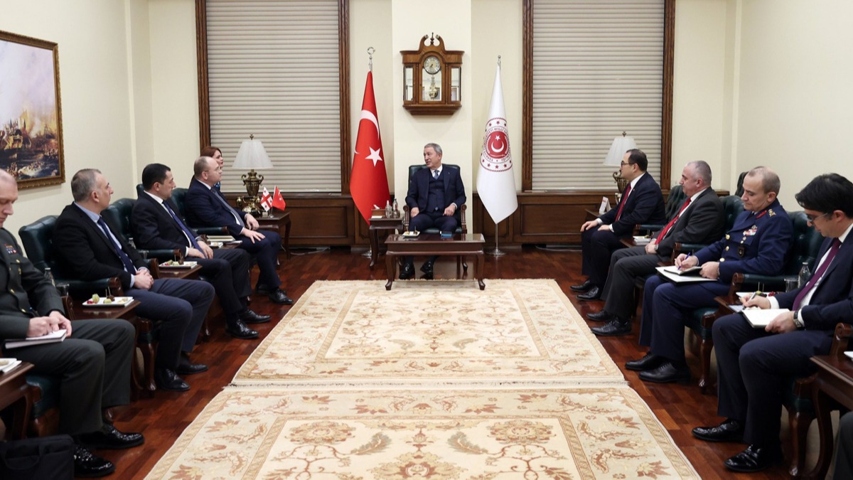 Bakan Akar Grcistan Parlamentosu Savunma ve Gvenlik Komitesi yelerini kabul etti 