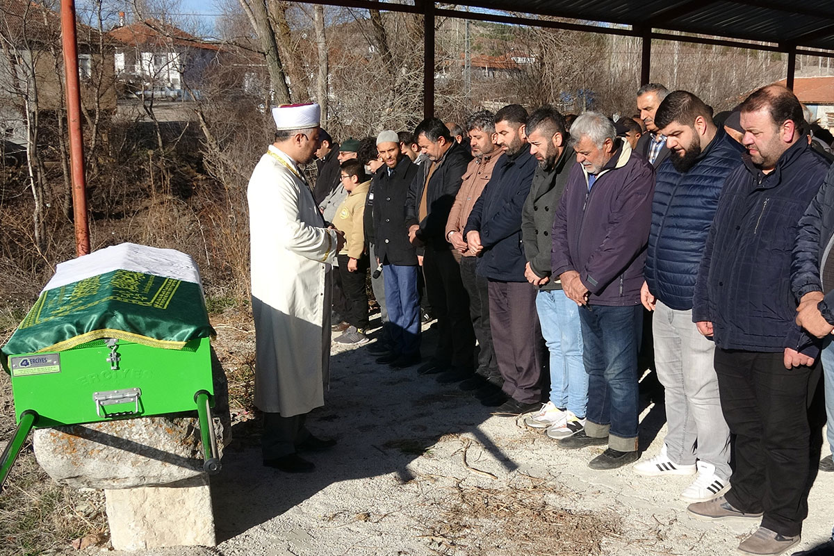�ok istedi�i kutsal topraklar� g�ren kad�n d�n�� yolunda kalp krizi ge�irerek hayat�n� kaybetti