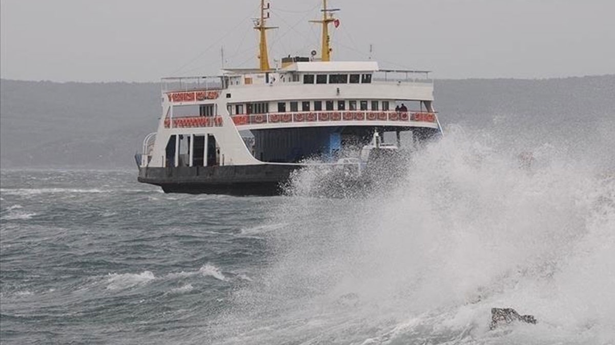 Yarnki baz Gkeada ve Bozcaada feribot seferleri iptal edildi