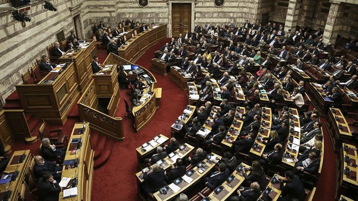 Yunanistan'da dinleme skandal!  Parlamentoda gergin anlar yaand
