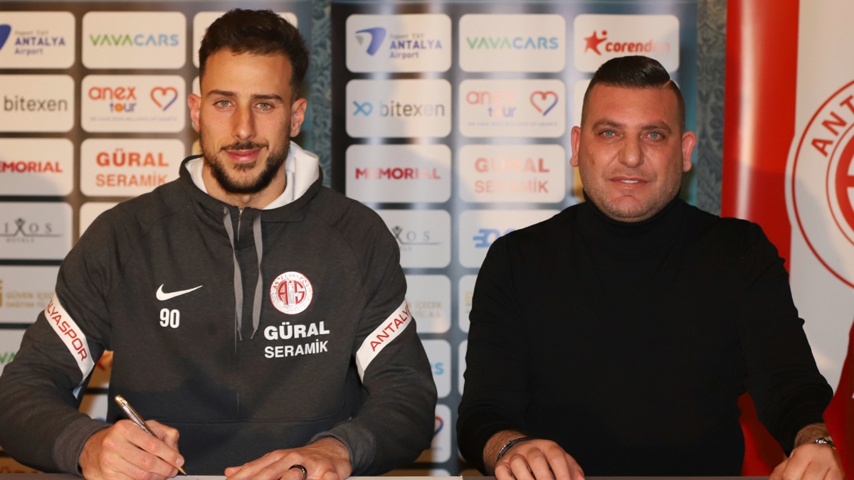 Antalyaspor'un yeni kalecisi Helton Leite imzay att