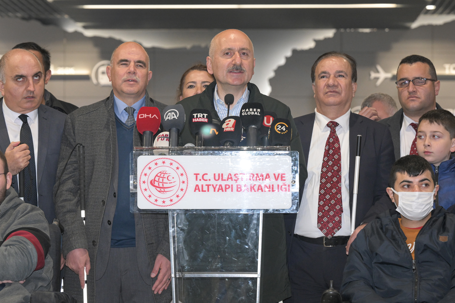 Bakan Karaismailo�lu, Ka��thane-�stanbul Havaliman� engelsiz metrosunun eri�imini deneyimledi