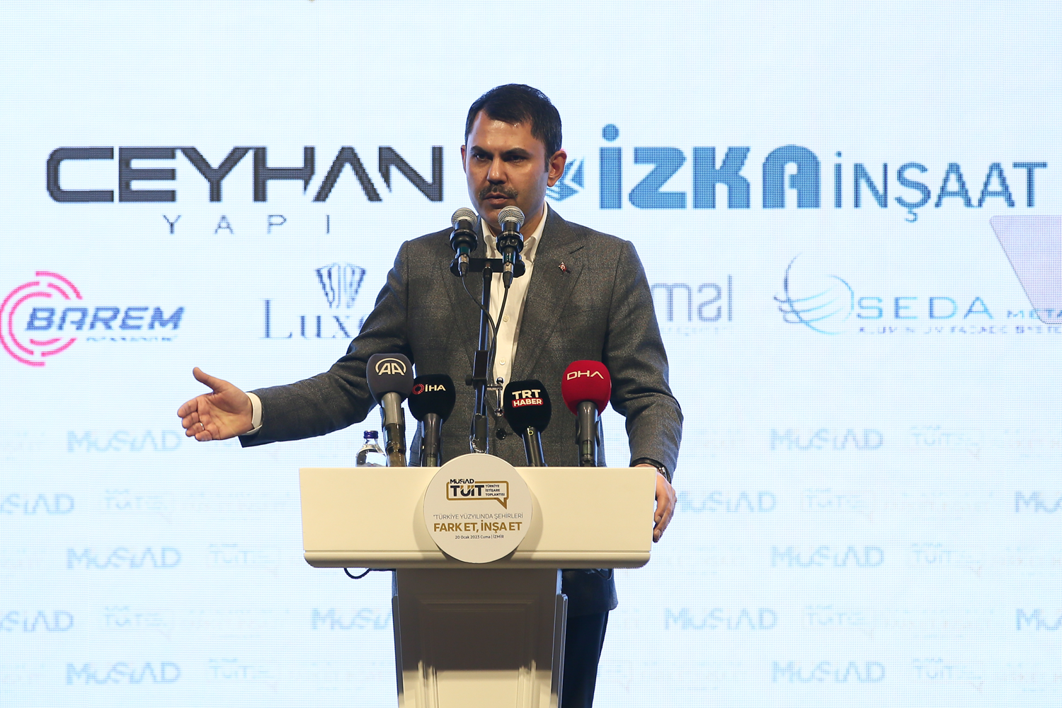 Bakan Kurum: Ye�il d�n���mde liderlik eden �lke olmak zorunday�z