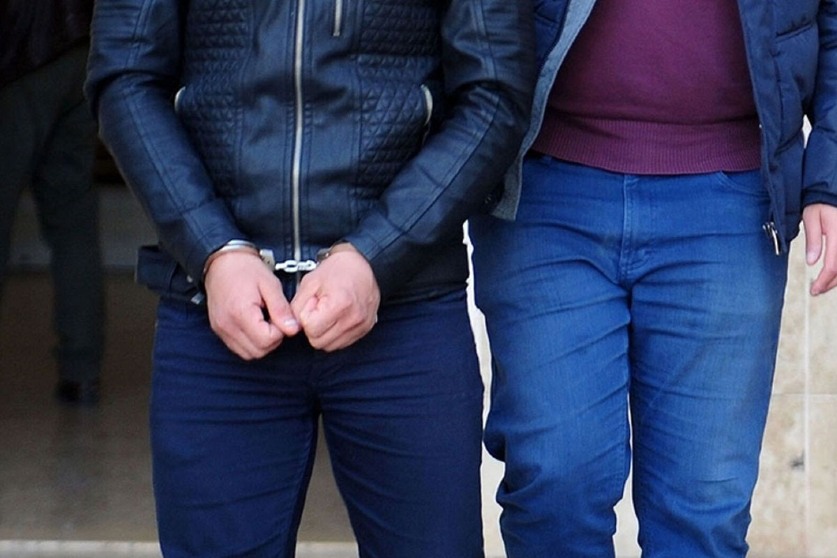 Evinde uyu�turucu yeti�tiren 1 zanl� yakaland�