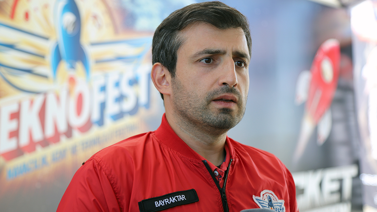 Sel�uk Bayraktar 'hakikati merak edenler i�in' diyerek payla�t�