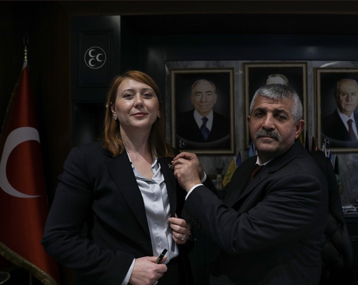 Zafer Partisi'ni sarsan istifa: MHP'ye ge�ti