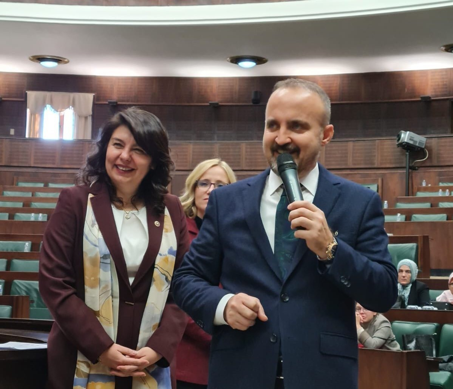 AK Partili Turan'dan Gelibolu'ya Liman m�jdesi: �st yap� ihalesini Sal� g�n� yap�yoruz