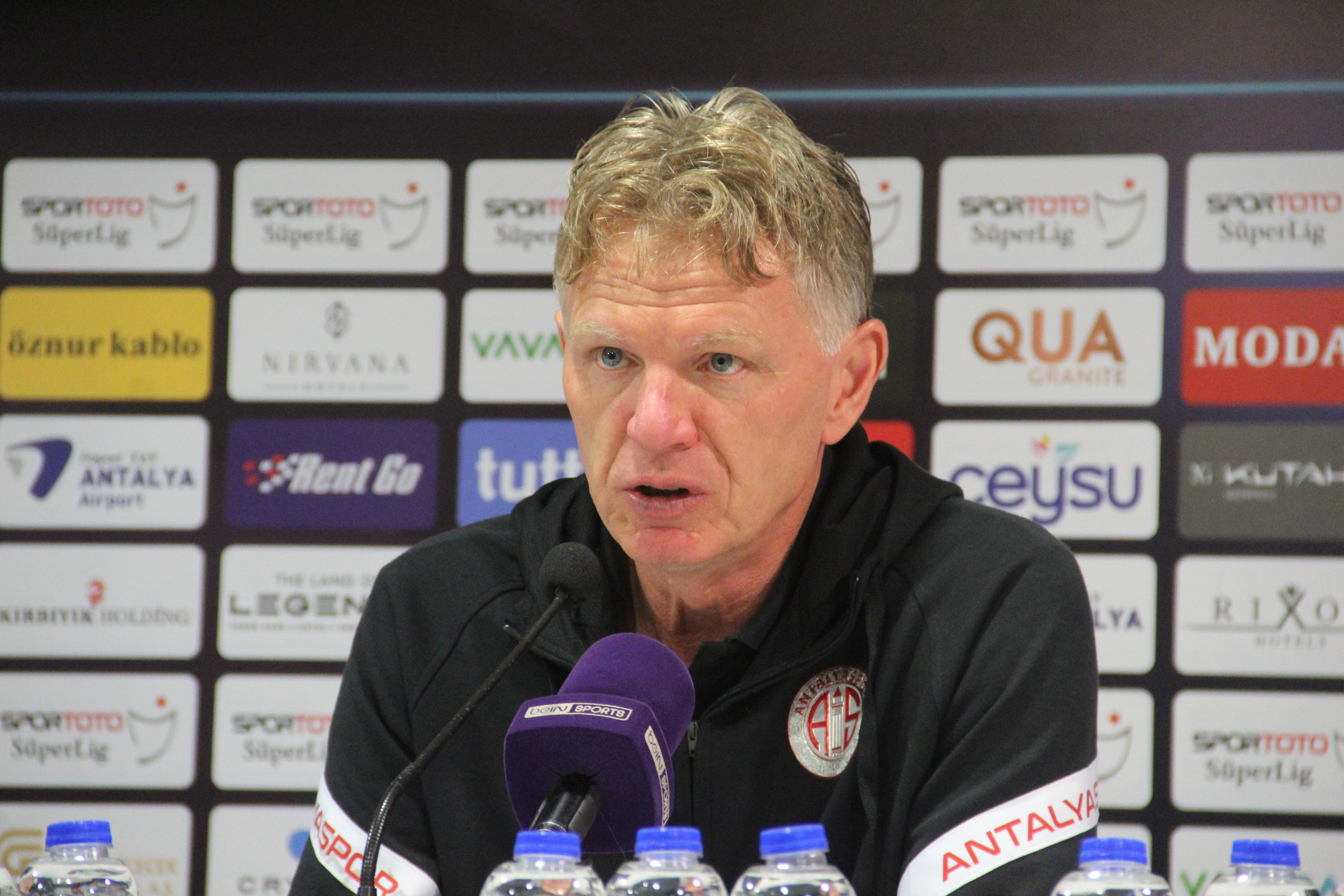 Alfons Groenendijk'ten Luiz Adriano'ya tepki: Oynatacak oyuncumuz kalmad�