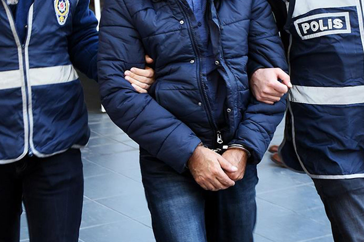 ��pheli hareketlerde bulunan �ahs� g�zalt�na al�nd�, uyu�turucu kulland��� tespit edildi