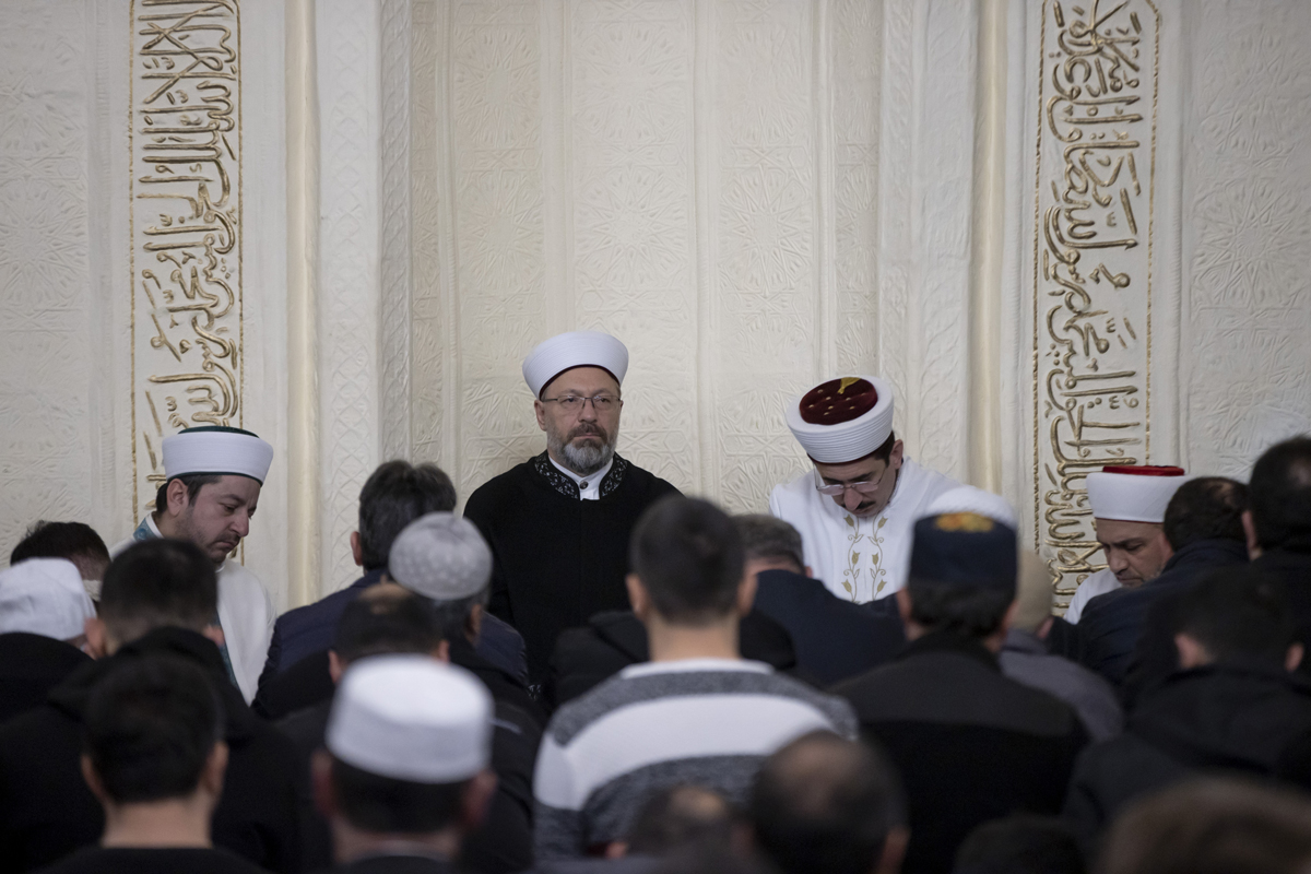 Erba�'�n �a�r�s� geni� yank� buldu! 90 bin camide Kur'an-� Kerim tilaveti