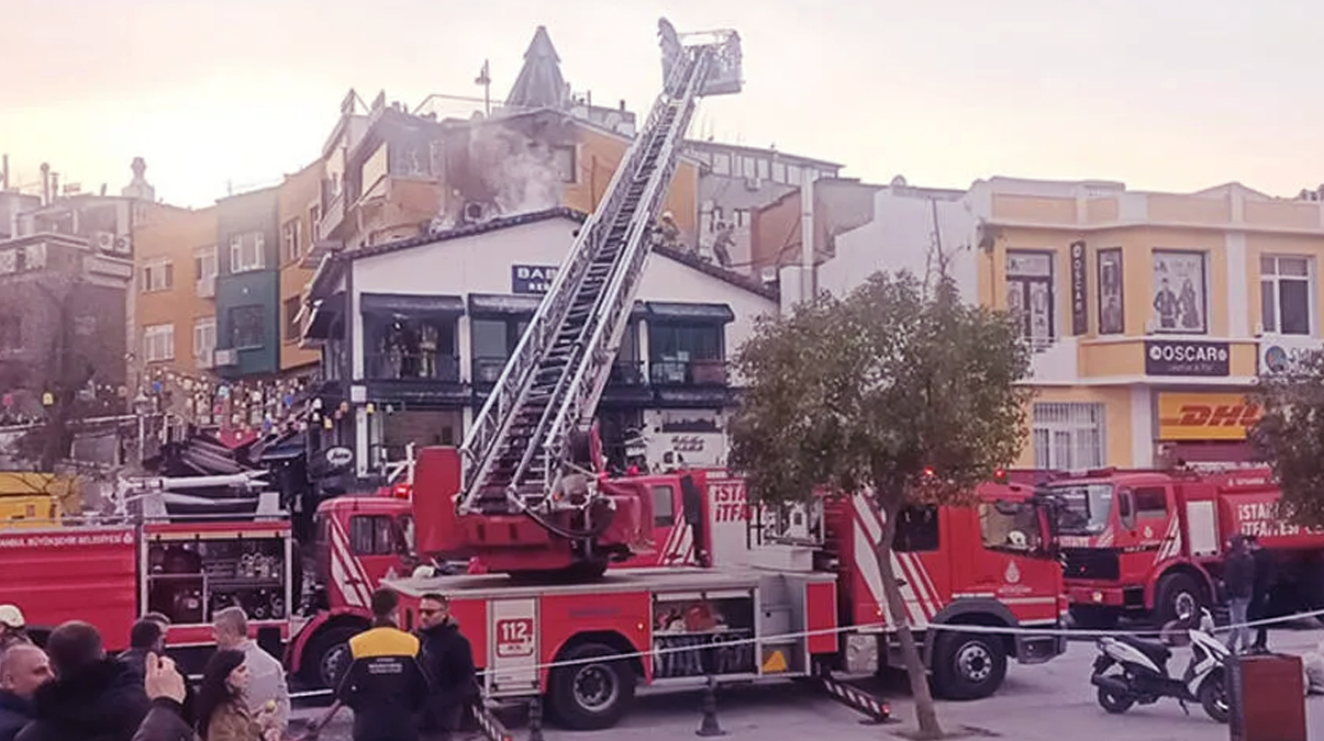 Fatih'te restoran yang�n�! Ekipler sevk edildi