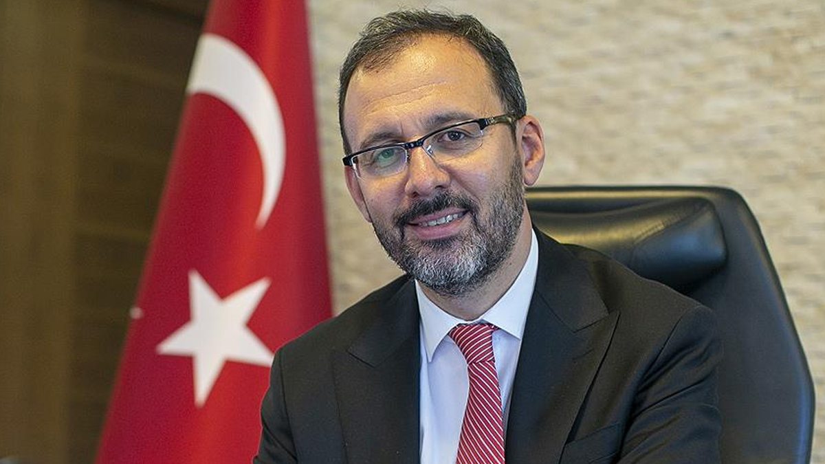 Bakan Kasapo�lu: T�m imkanlar�m�zla gen�lerin yan�nda olaca��z