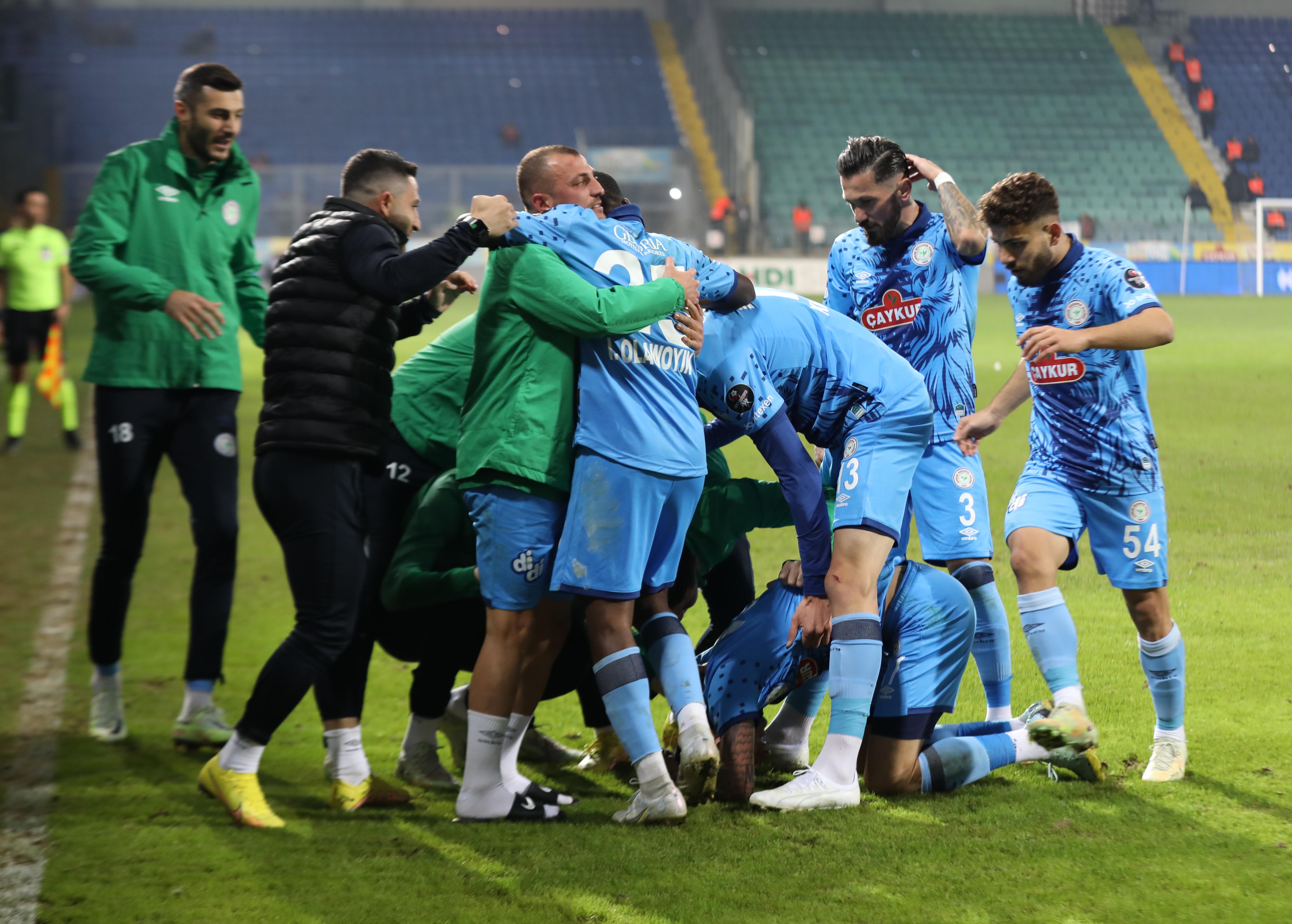 �aykur Rizespor evinde 3 puan� 3 golle ald�