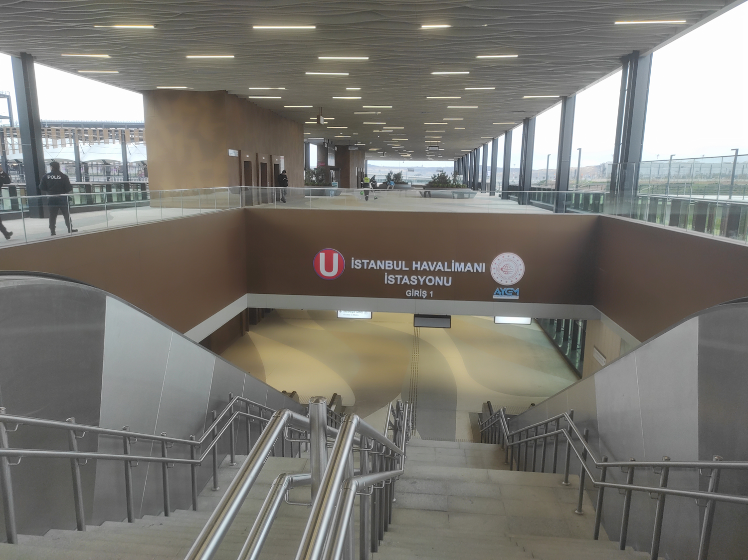 Ka��thane-�stanbul Havaliman� Metrosu yolcular�n be�enisini kazand�