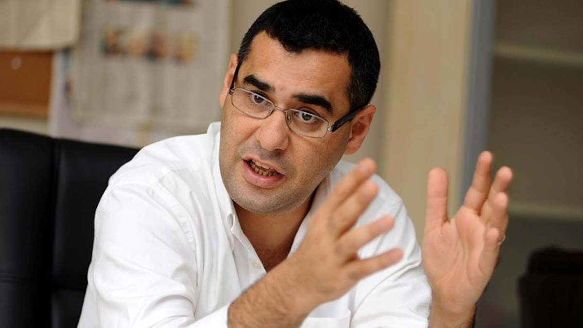 �mamo�lu, Enver Aysever'i bile �ileden ��kard�: Garip garip i�lerin i�erisindesin!