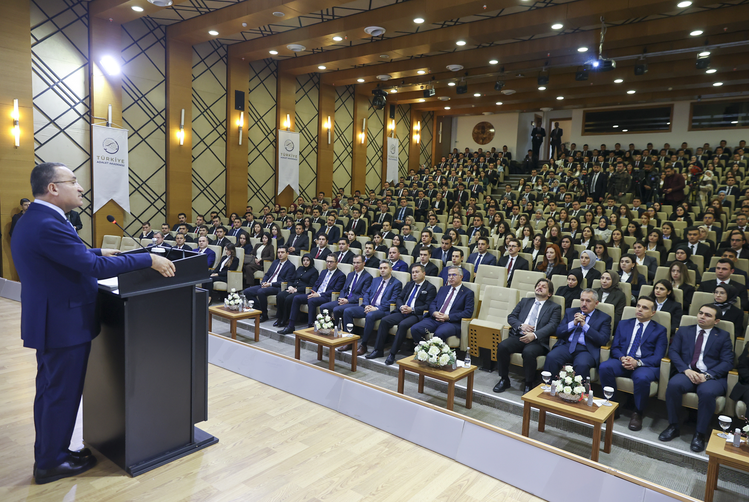 Bakan Bozda�: Hakim ve savc�lar�n vicdan� anayasa, kanun ve hukukla mutlak ve mutlak ba�l� olmal�d�r