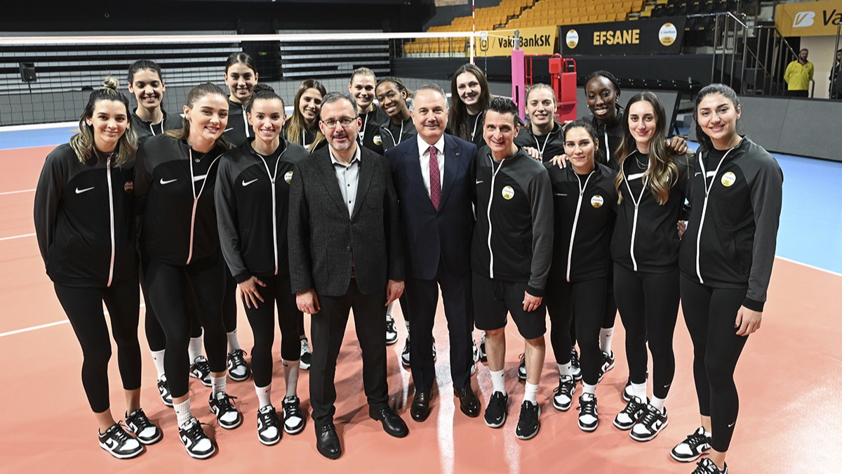 Bakan Kasapolu ile Guidetti, kz voleybolcular ile bir araya geldi