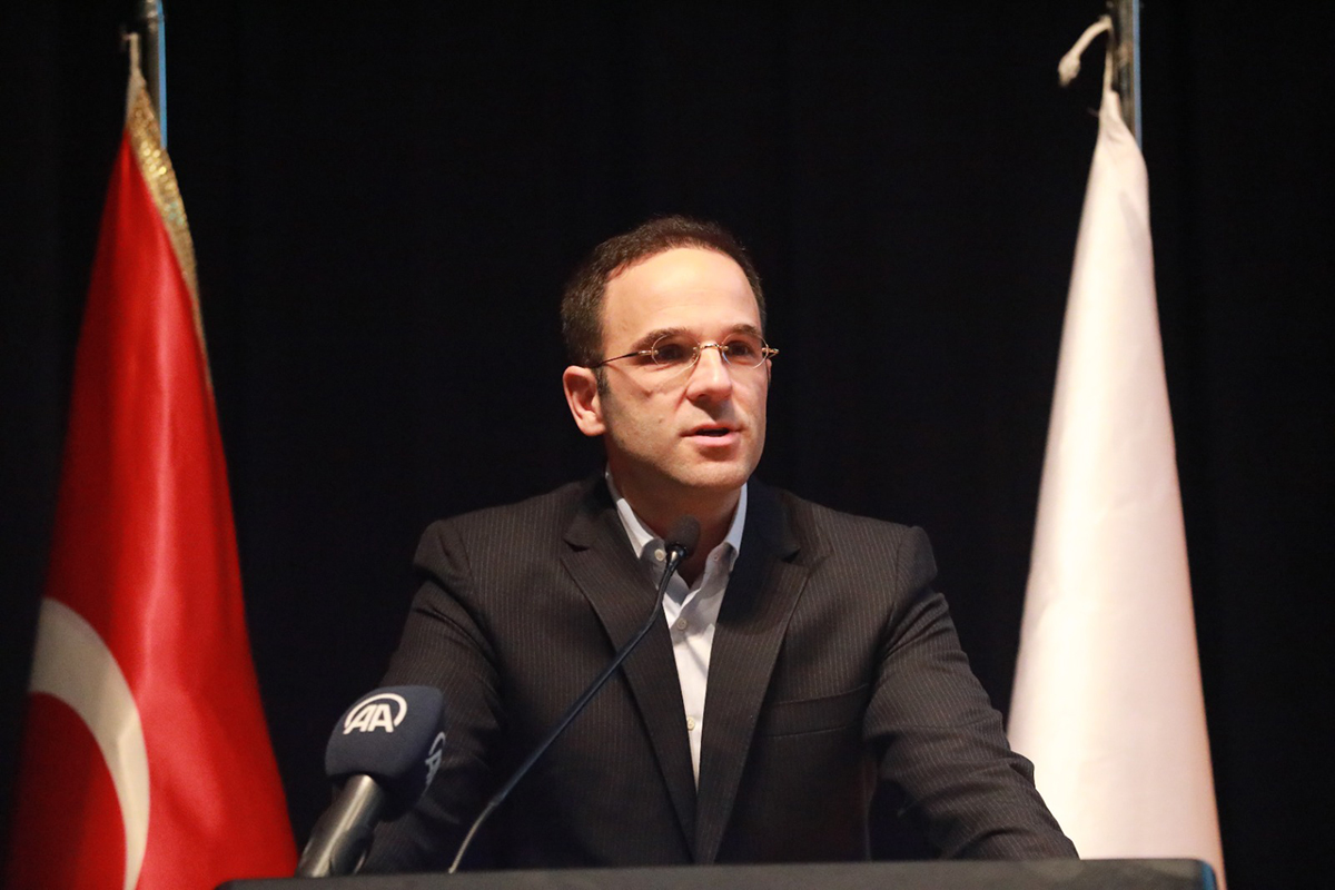 Demokrat Partili Faik Tunay'dan ba��rt�s�ne y�nelik skandal s�zler