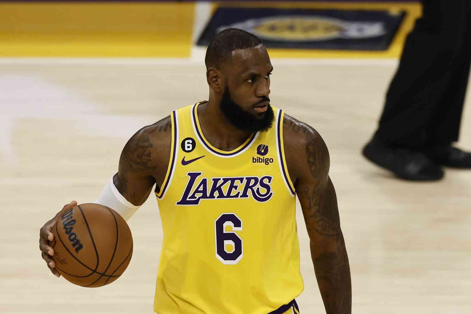 LeBron James'in tarih yazd��� ma�ta Los Angeles Lakers fark yedi