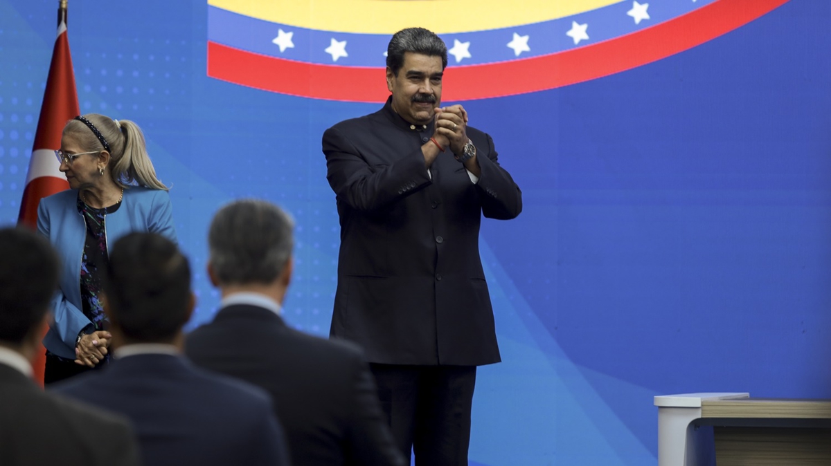 Venezuela Devlet Bakan Nicolas Maduro: Trk halk bilmeli ki Erdoan' ok seviyoruz