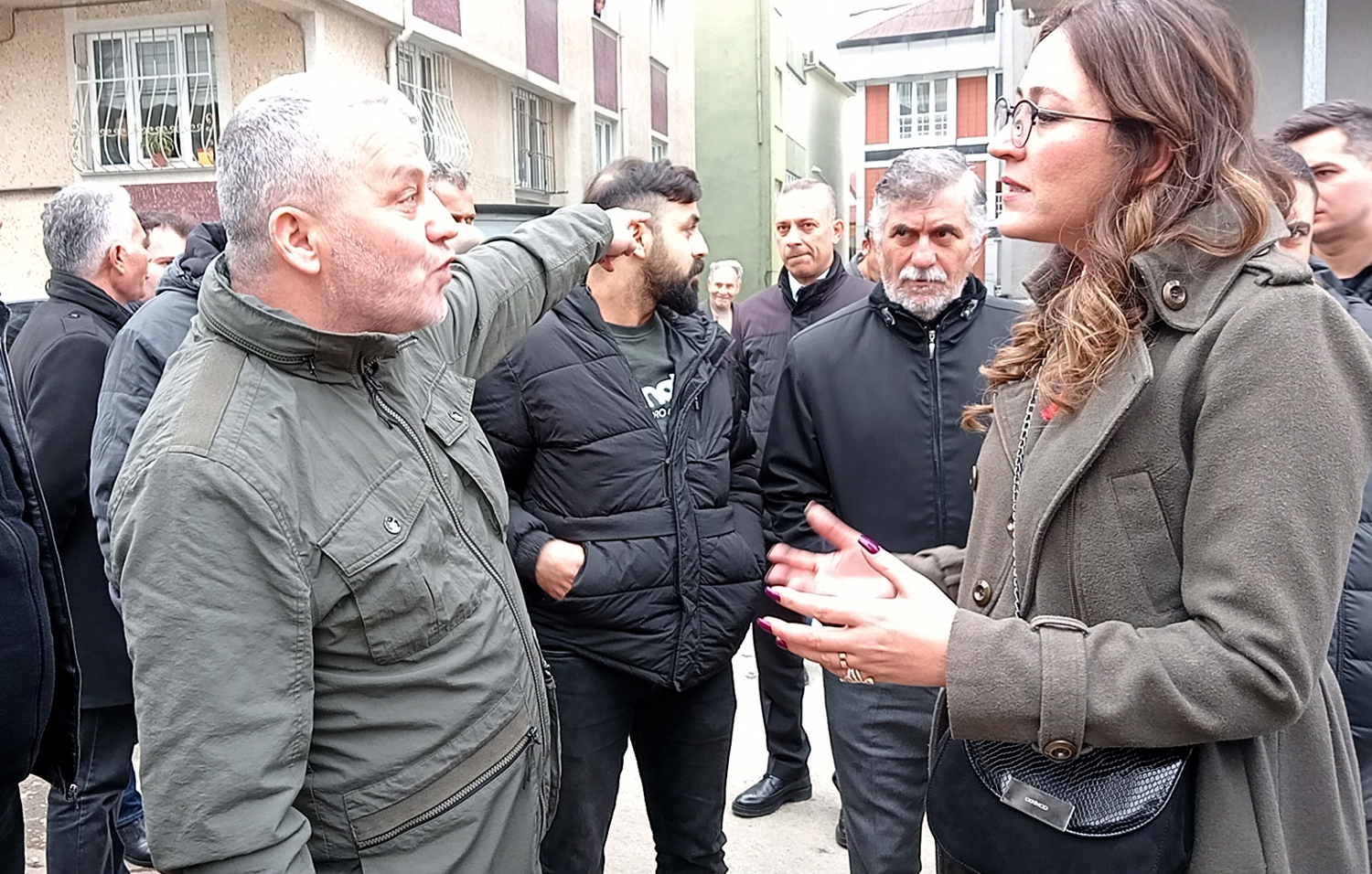 �BB taraf�ndan i�ten ��kar�lan vatanda�tan �mamo�lu'na tepki: Hak diyorsun, adalet diyorsun!
