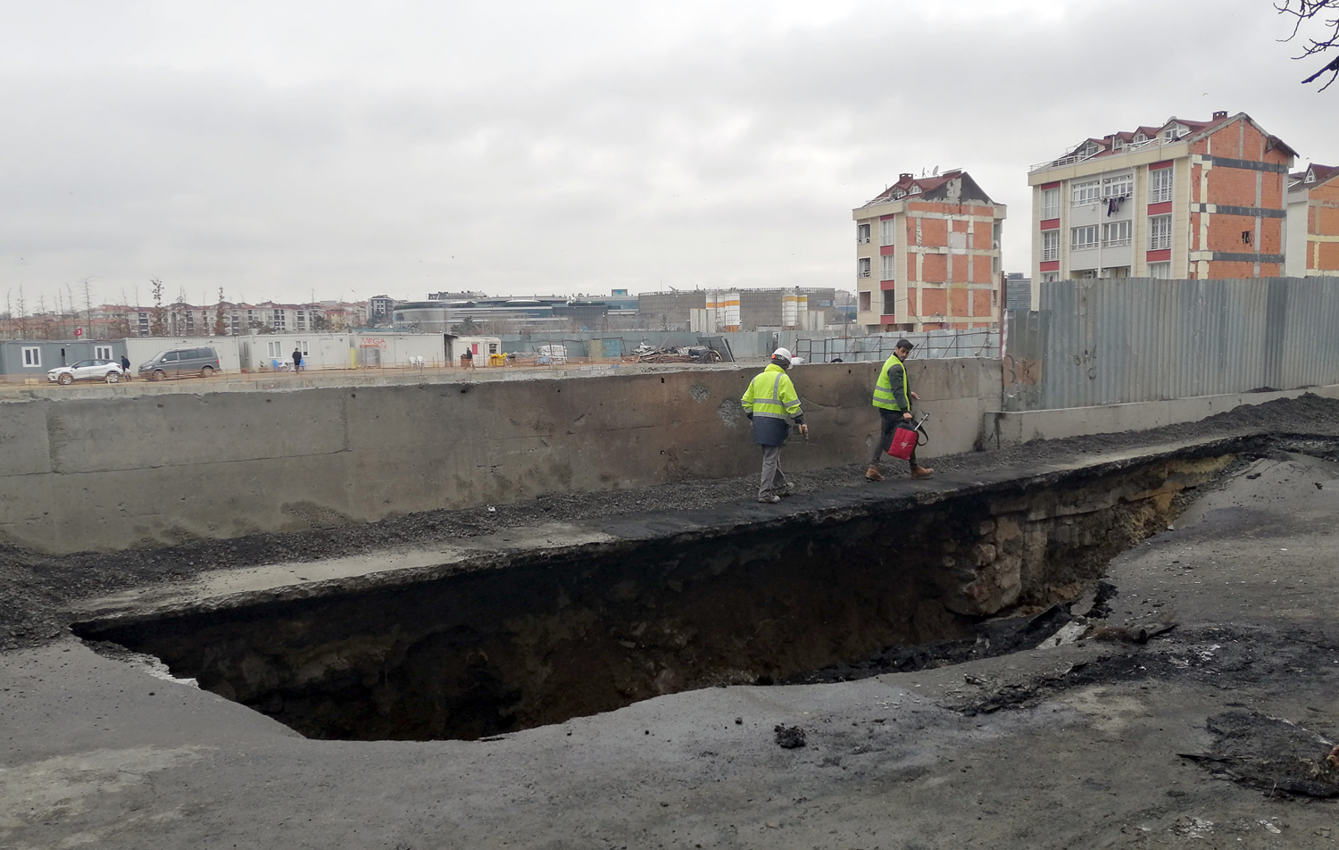 Zeytinburnu'nda do�al gaz s�z�nt�s� kaynakl� yang�n�n verdi�i zarar sabah ortaya ��kt�