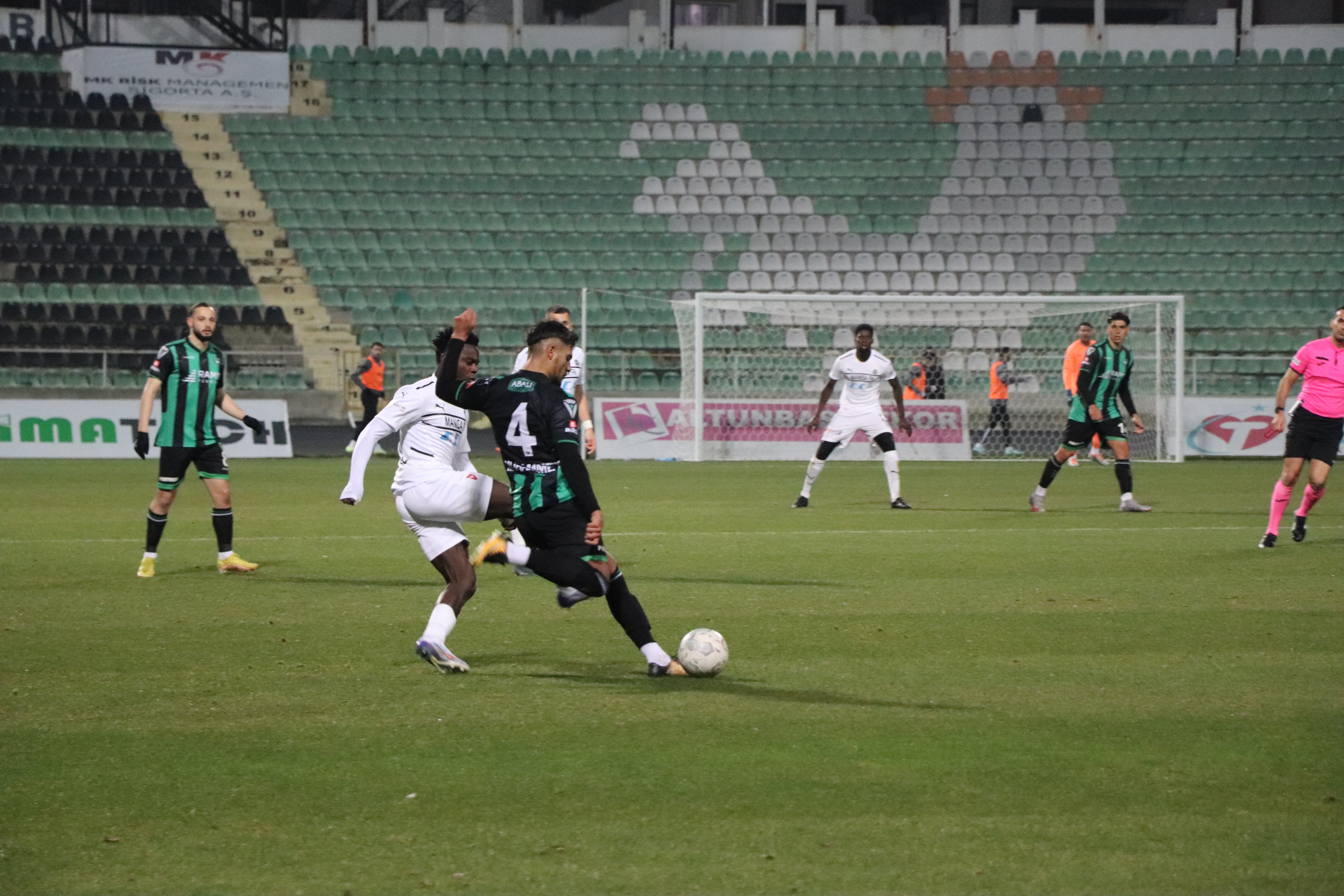 Denizlispor evinde Manisa FK ile yeni�emedi
