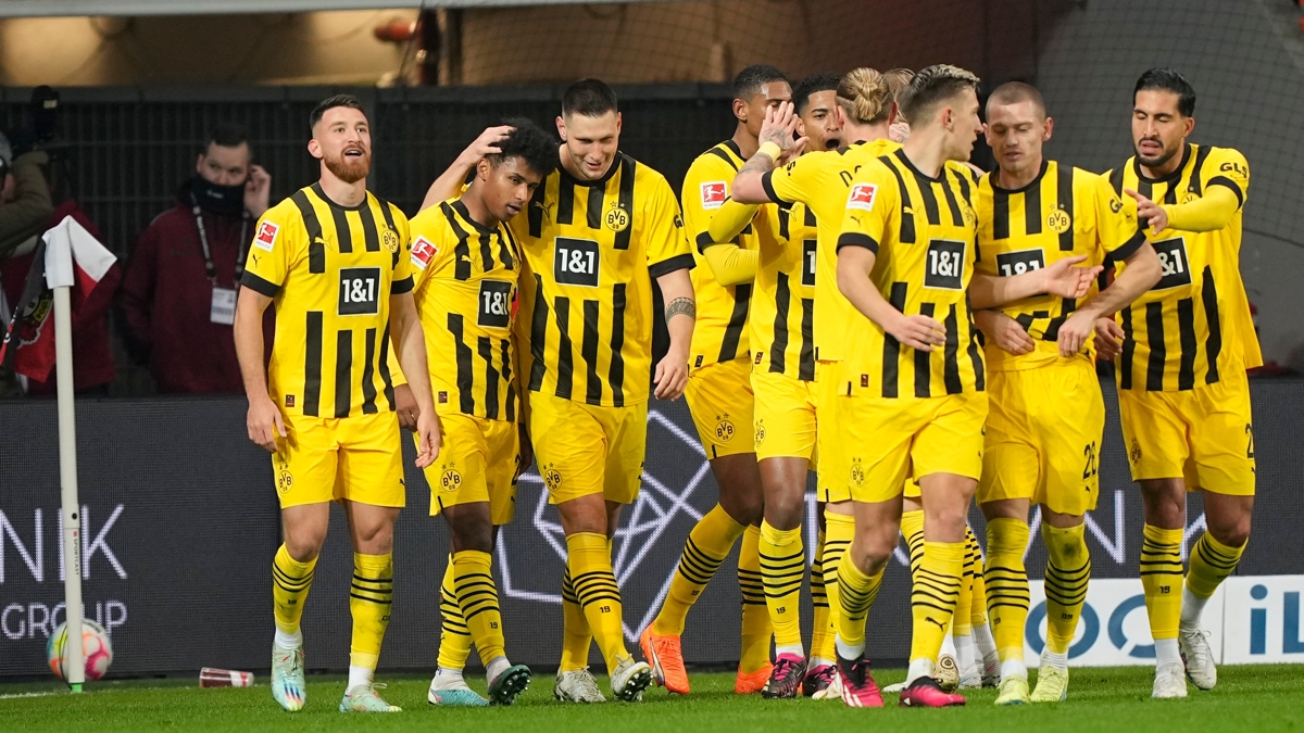 Borussia Dortmund, Bayer Leverkusen engelini 2 golle at