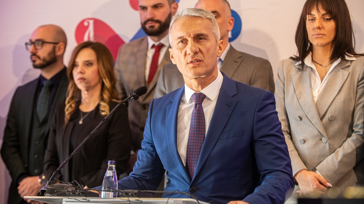 Karada'da eski Milli stihbarat Bakan Vuksic cumhurbakan aday oldu 