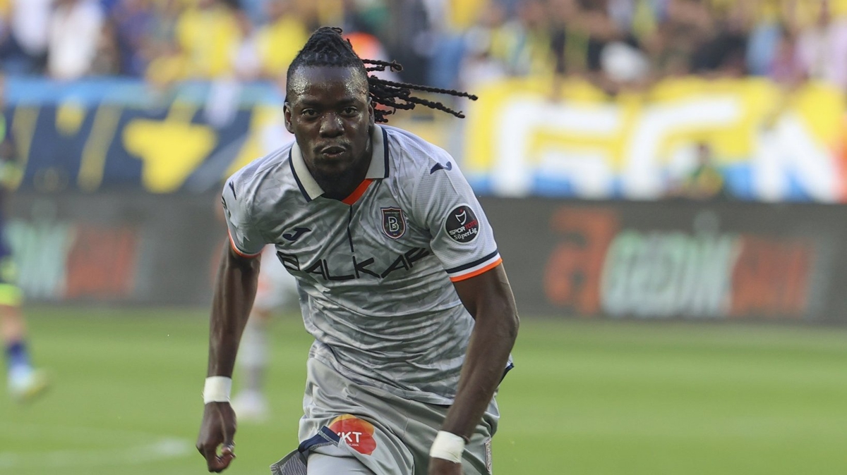 Baakehir'de Bertrand Traore ile yollar ayrld