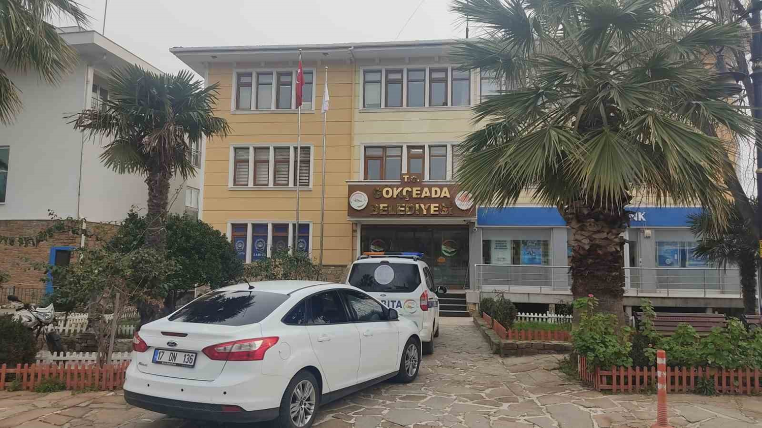 G�k�eada Belediye Ba�kan� g�zalt�na al�nd�