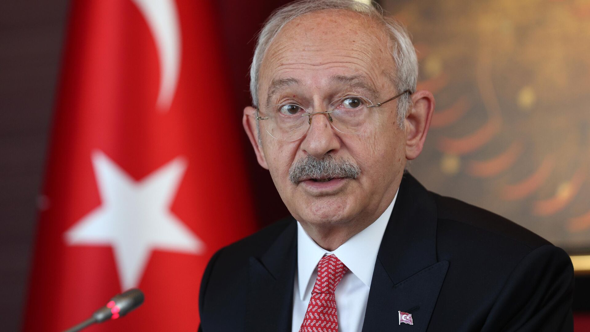 K�l��daro�lu rekt�r� hapisle tehdit etti: Biz gelince evine gidemeyecek