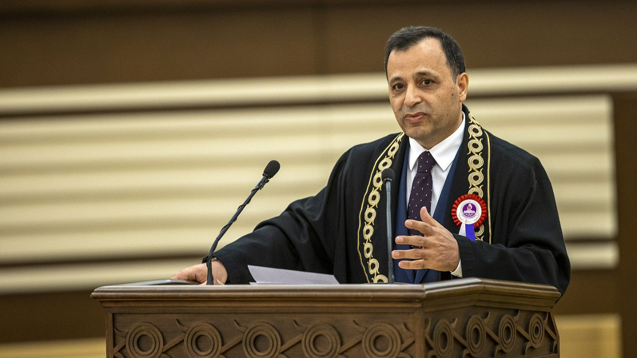 Yeniden AYM Ba�kan� se�ildi