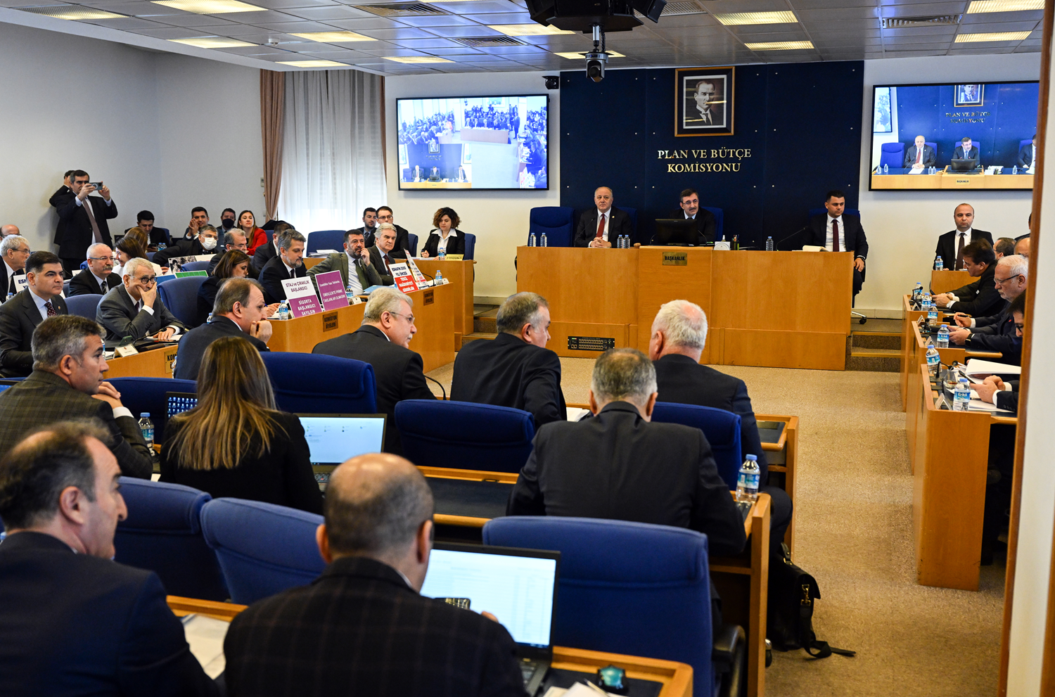 Emeklilikte Ya�a Tak�lanlara ili�kin kanun teklifi Plan ve B�t�e Komisyonunda