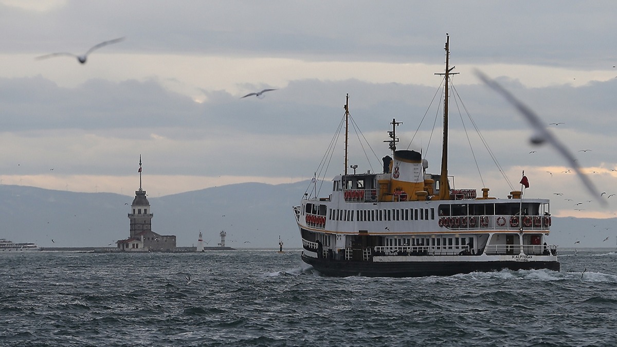 stanbul'da vapur seferlerine lodos engeli