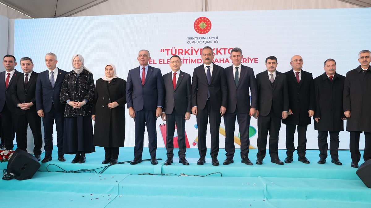 KKTC'ye eitim materyali tayan 14 tr trenle uurland