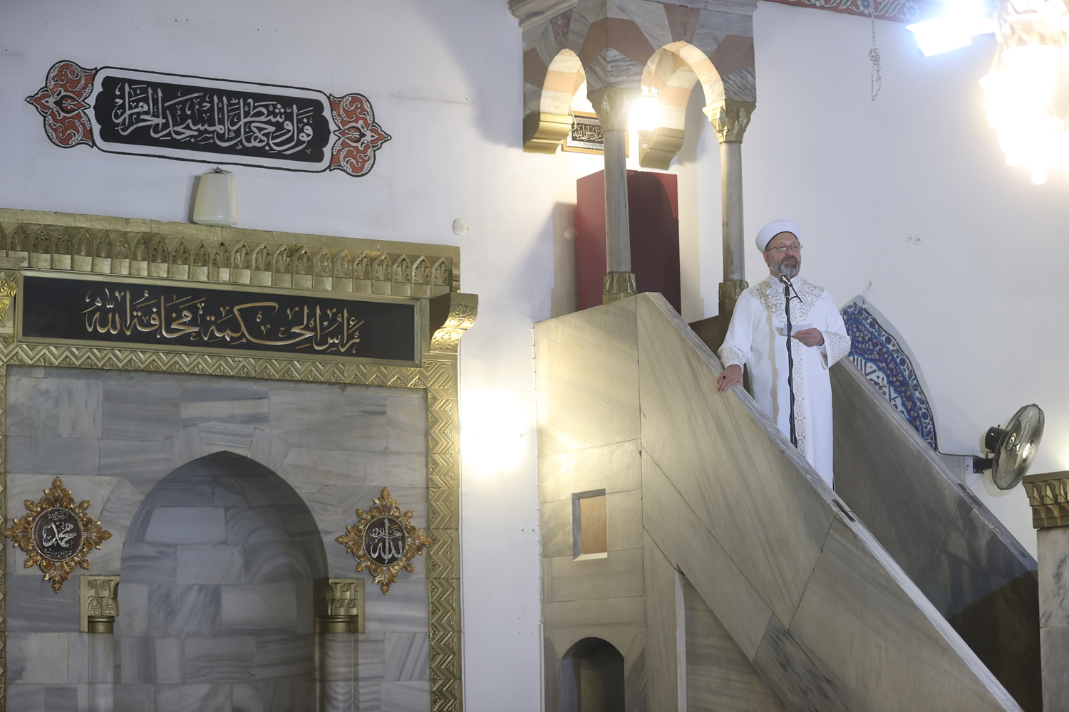 Diyanet leri Bakan Erba, Antalya'da Tarihi Murat Paa Camii'nde hutbe irad etti